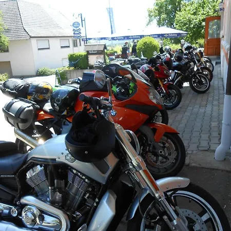 Landgasthof Schutzen 2*